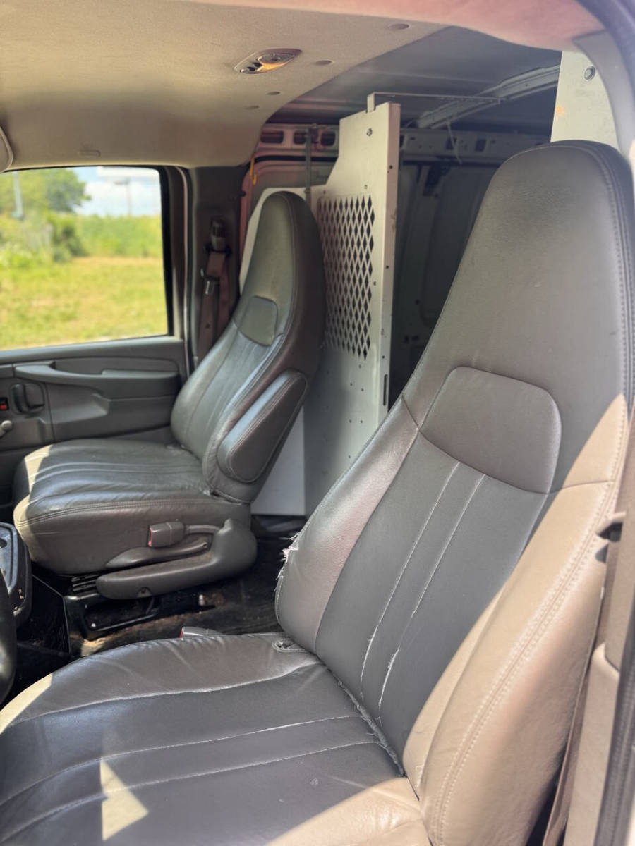 Used 2012 Chevrolet Express 1500 RWD image 16