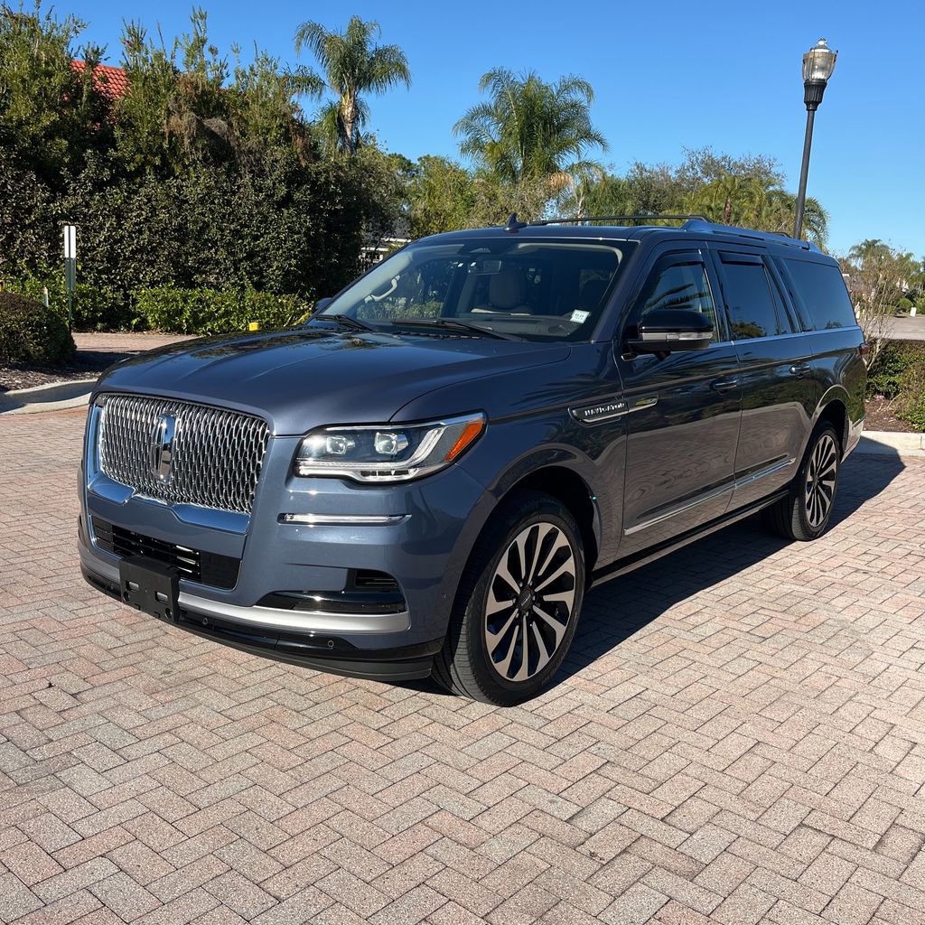 Used 2022 Lincoln Navigator L Reserve image 3