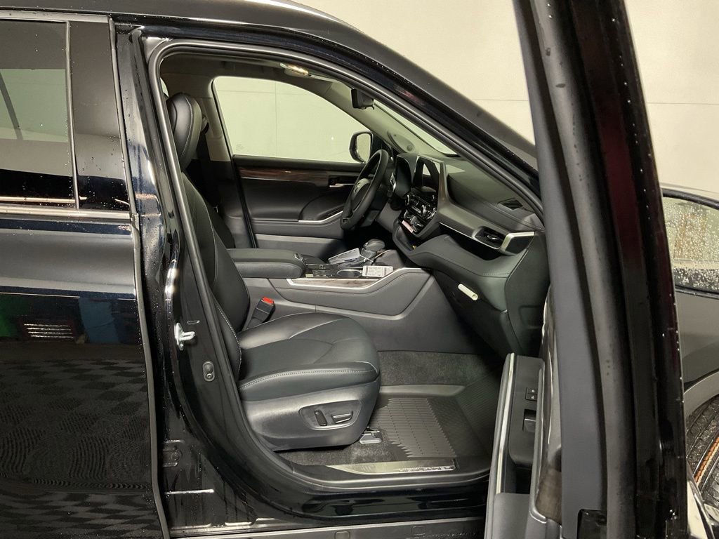 New 2026 Toyota Highlander Platinum image 36