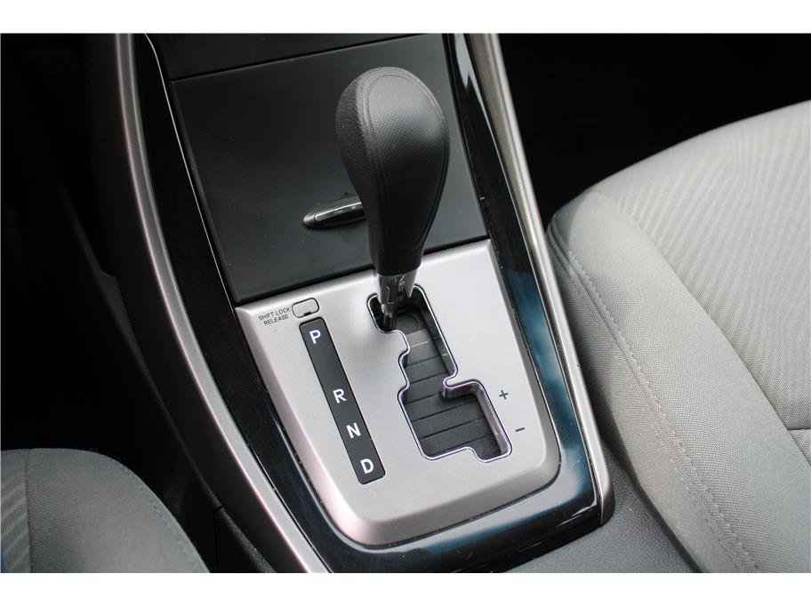 Used 2013 Hyundai Elantra GLS w/ Preferred Pkg FWD image 25