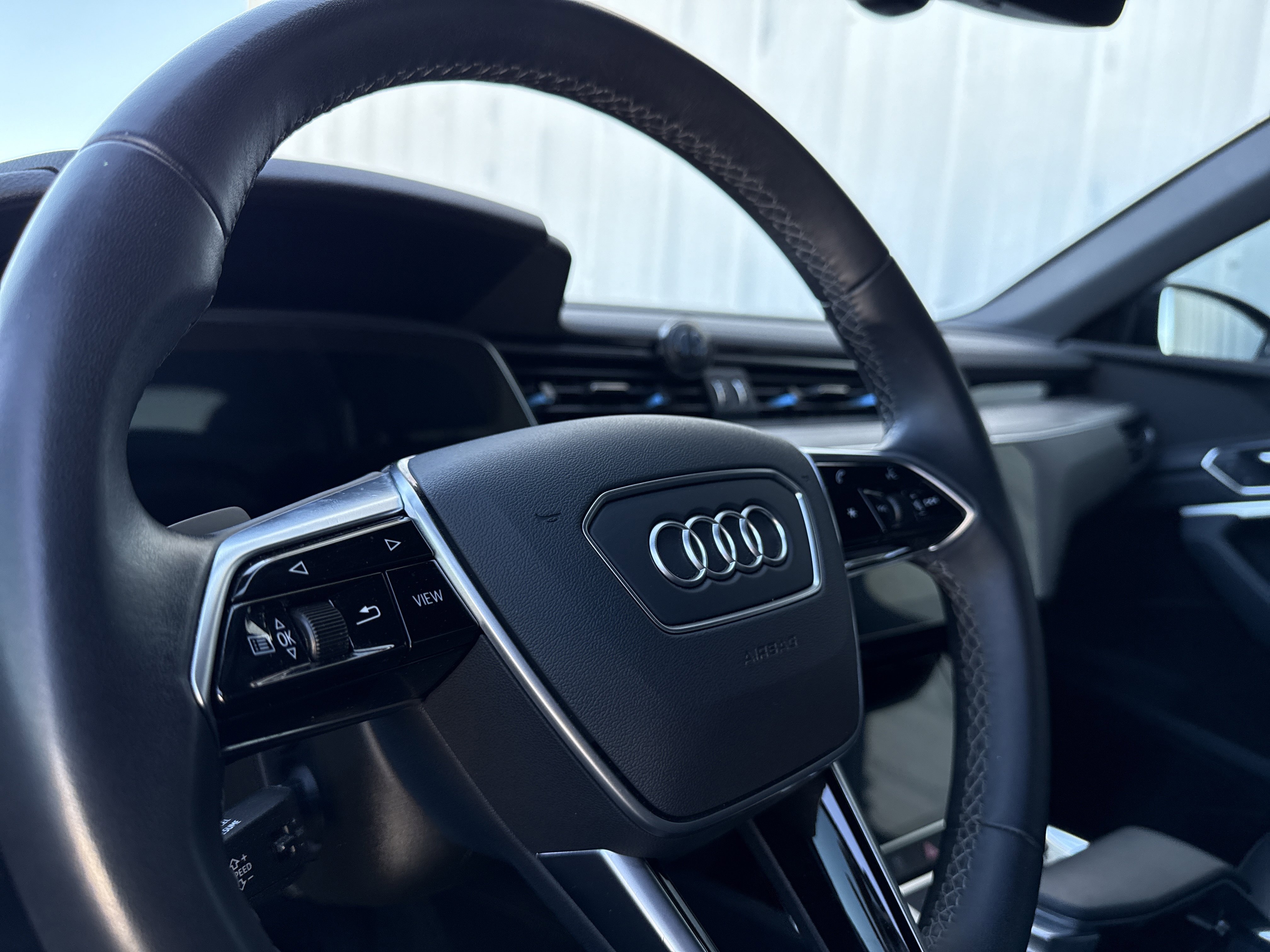 Used 2023 Audi e-tron Premium w/ Convenience Plus Package image 17