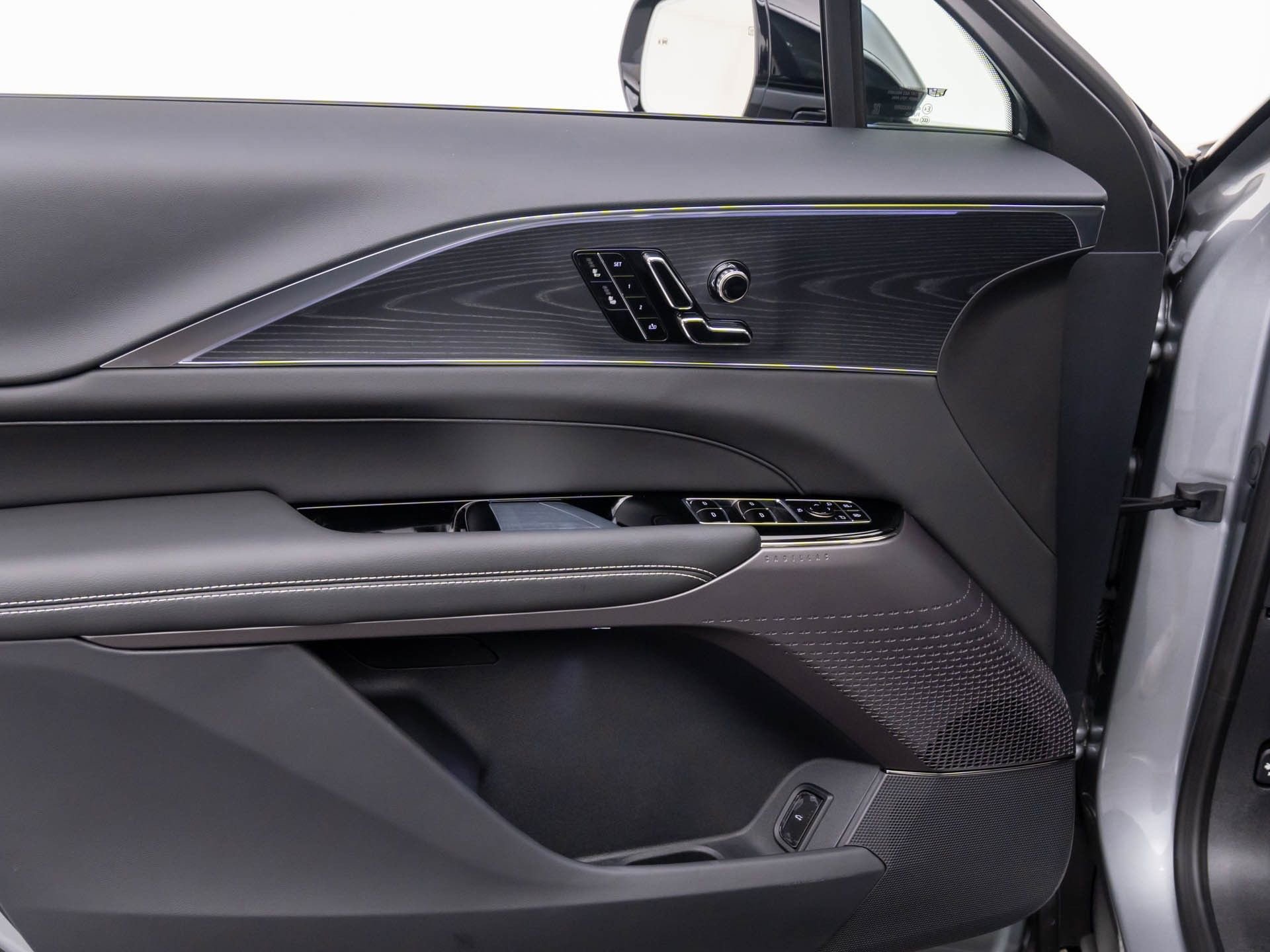 New 2025 Cadillac Lyriq Luxury image 13