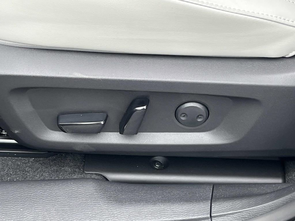 New 2026 Mitsubishi Outlander SE image 11