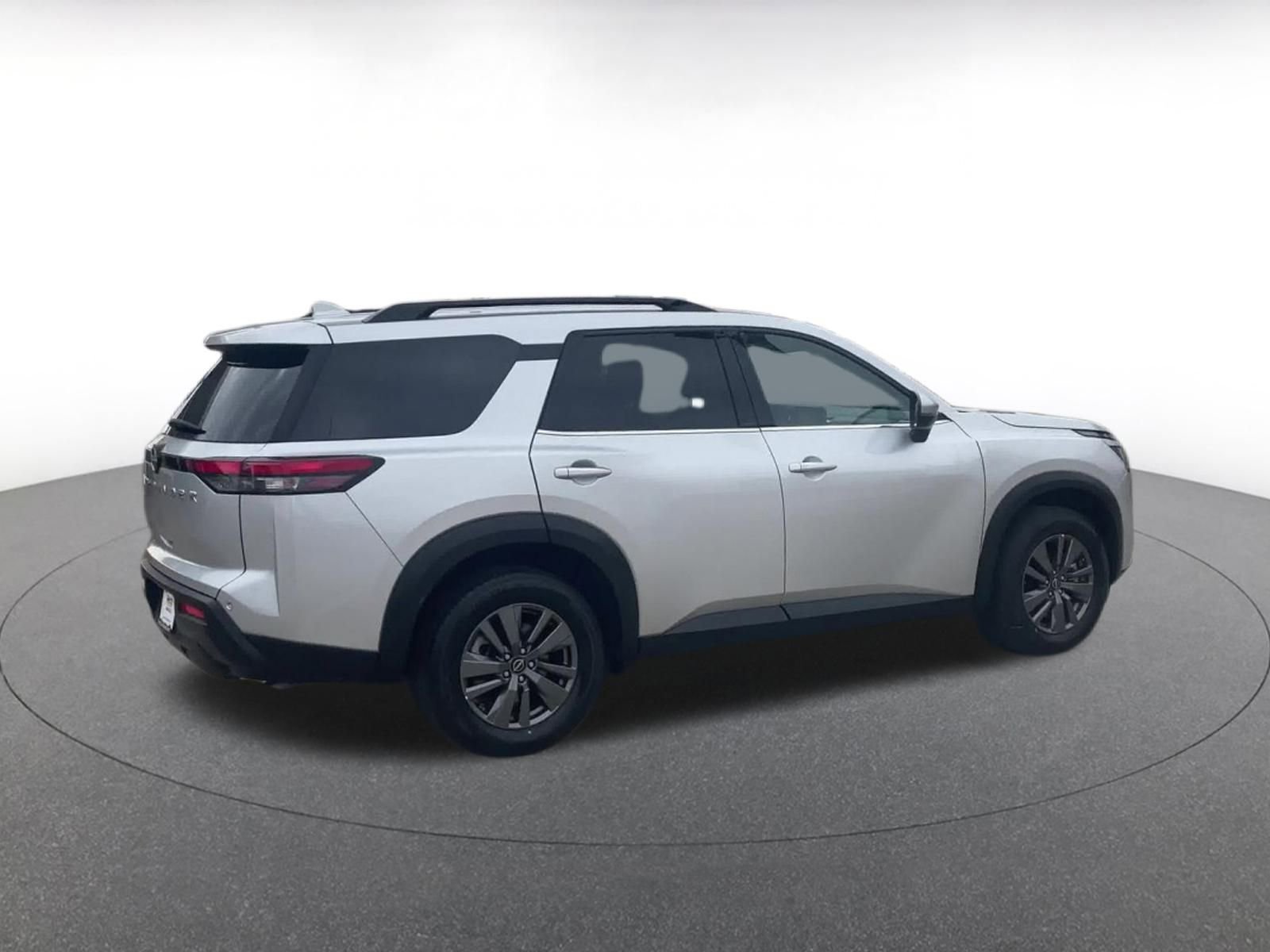 Used 2025 Nissan Pathfinder SV image 15