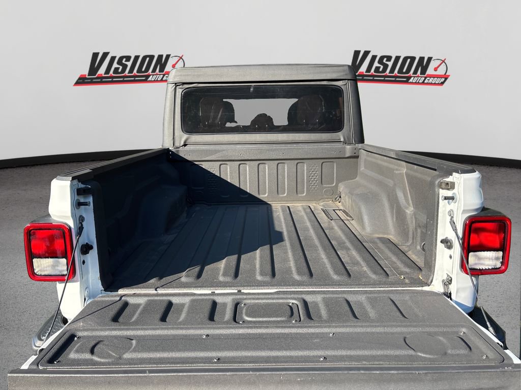 Certified 2021 Jeep Gladiator Willys image 11