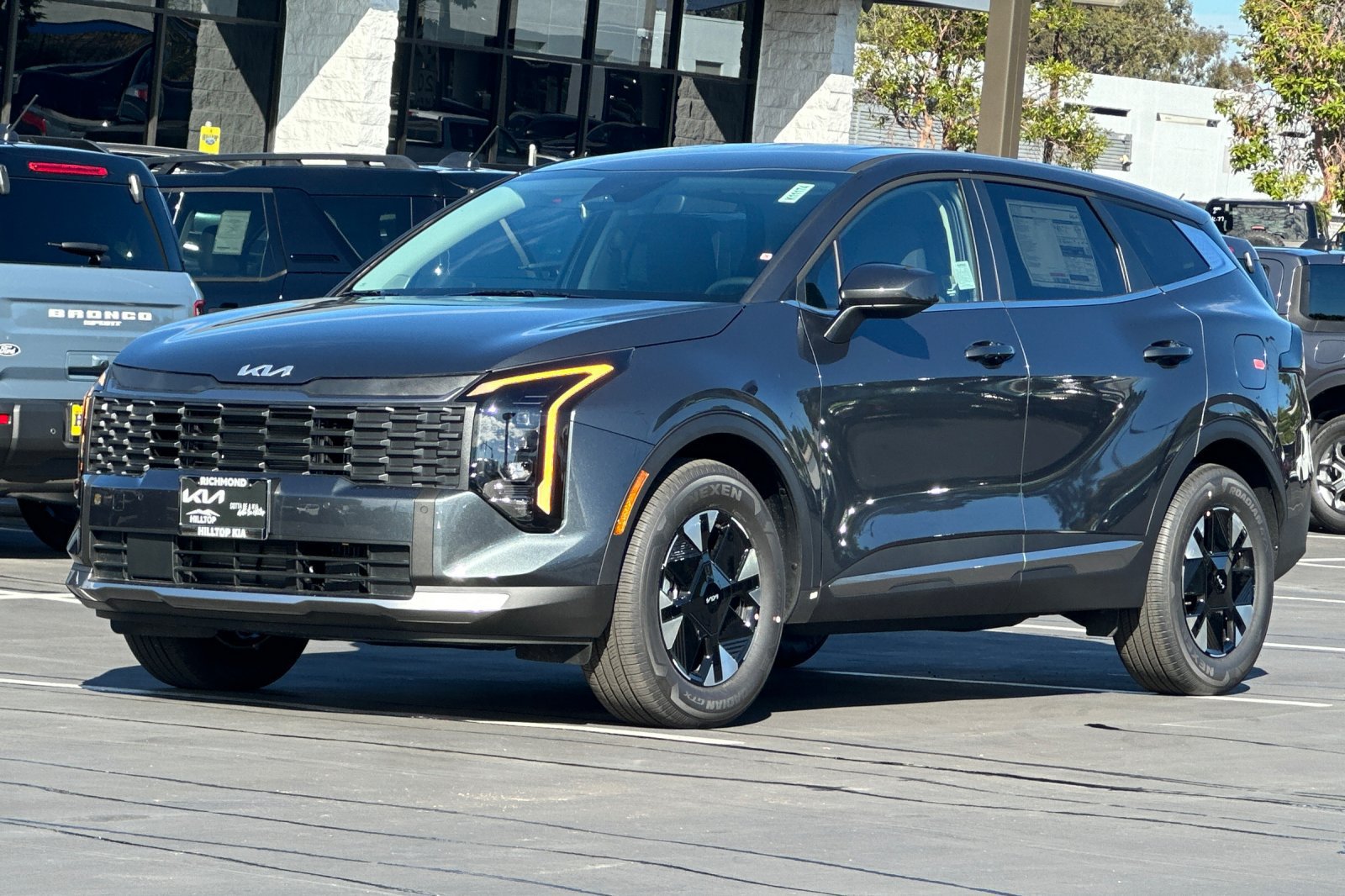 New 2027 Kia Sportage LX FWD image 8