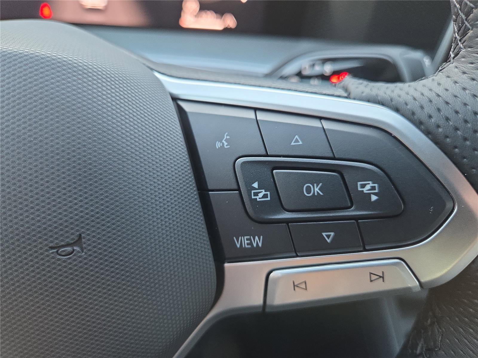 New 2025 Volkswagen Tiguan SE R-Line image 17