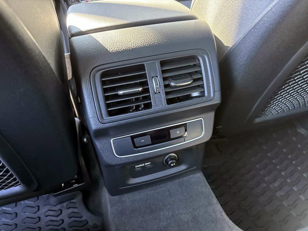 Used 2024 Audi Q5 e Premium image 33