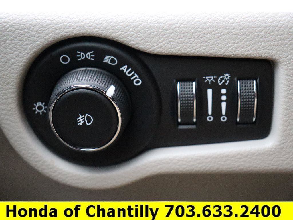 Used 2019 Chrysler Pacifica Limited w/ Advanced Safetytec Group image 14