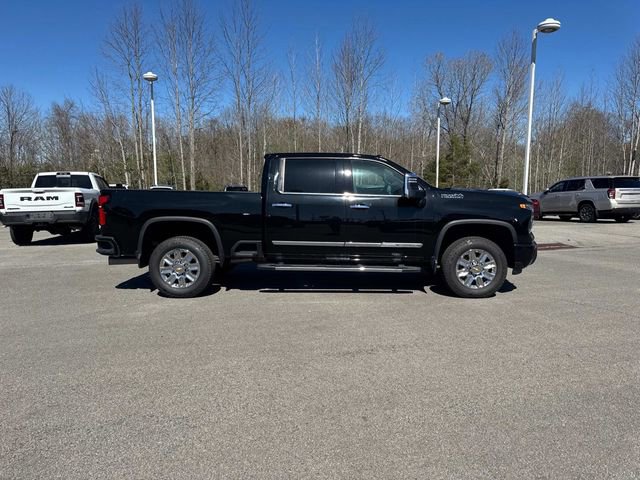 Used 2024 Chevrolet Silverado 2500 High Country w/ Technology Package AWD/4WD image 3