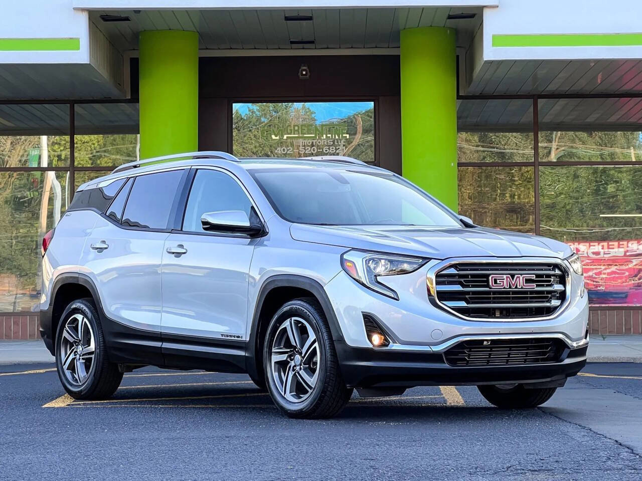 Used 2019 GMC Terrain SLT image 1