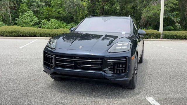 Certified 2025 Porsche Cayenne Turbo image 3