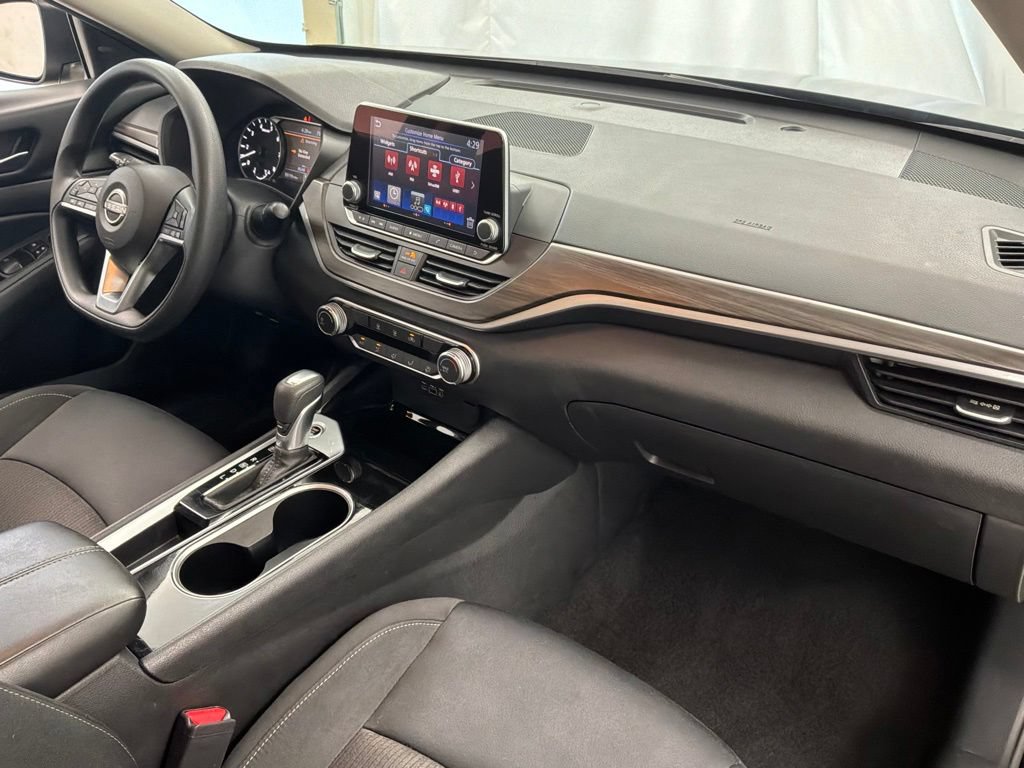 Used 2024 Nissan Altima 2.5 SV FWD image 34
