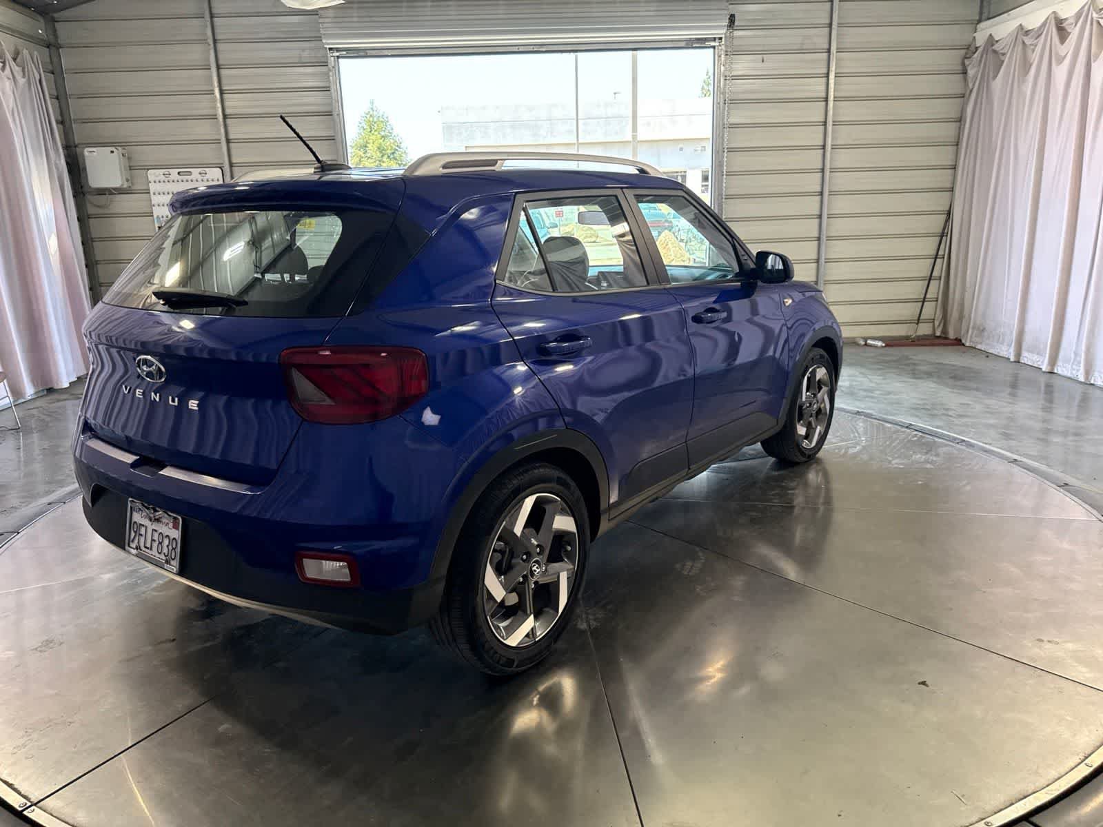 Used 2023 Hyundai Venue Limited FWD image 5