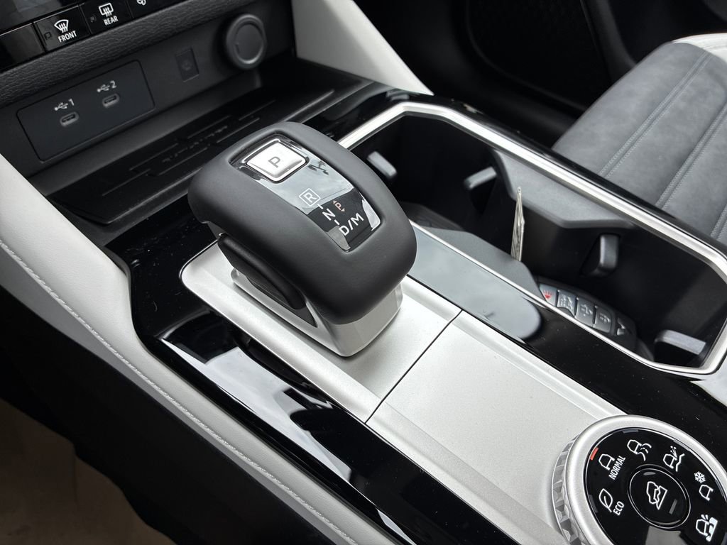 New 2026 Mitsubishi Outlander SE image 32