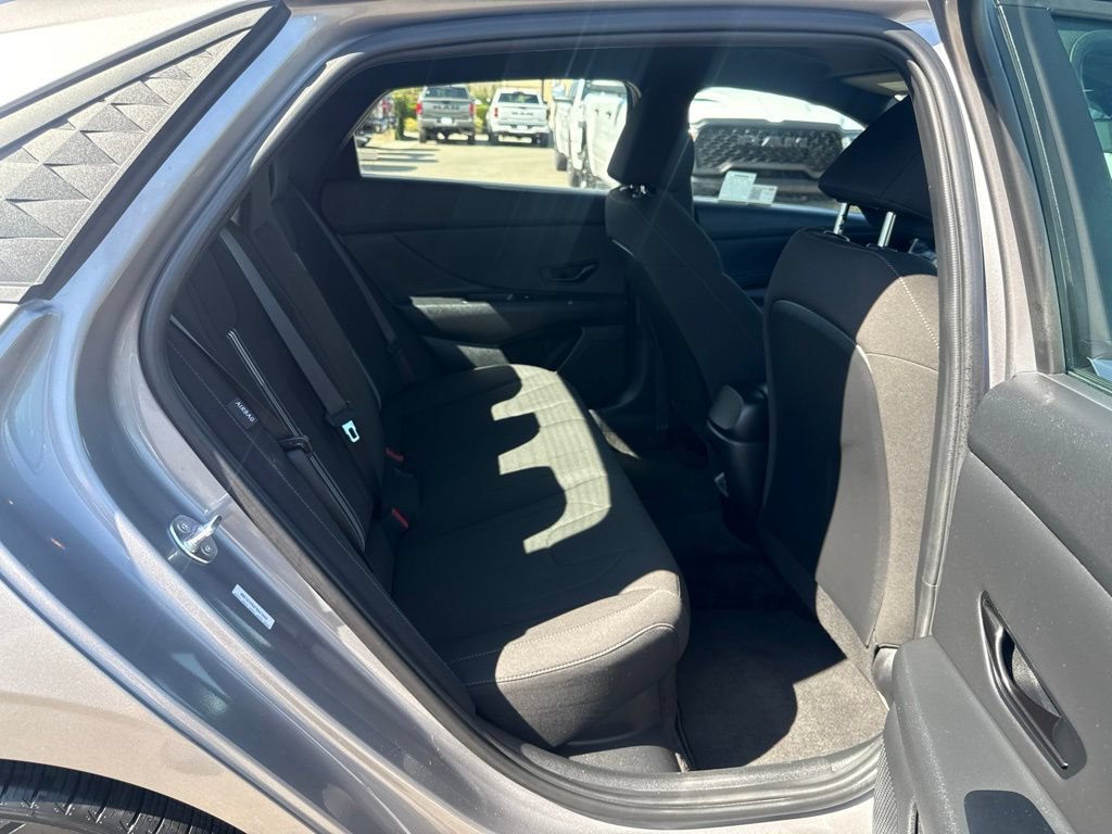 Used 2025 Hyundai Elantra SEL FWD image 24