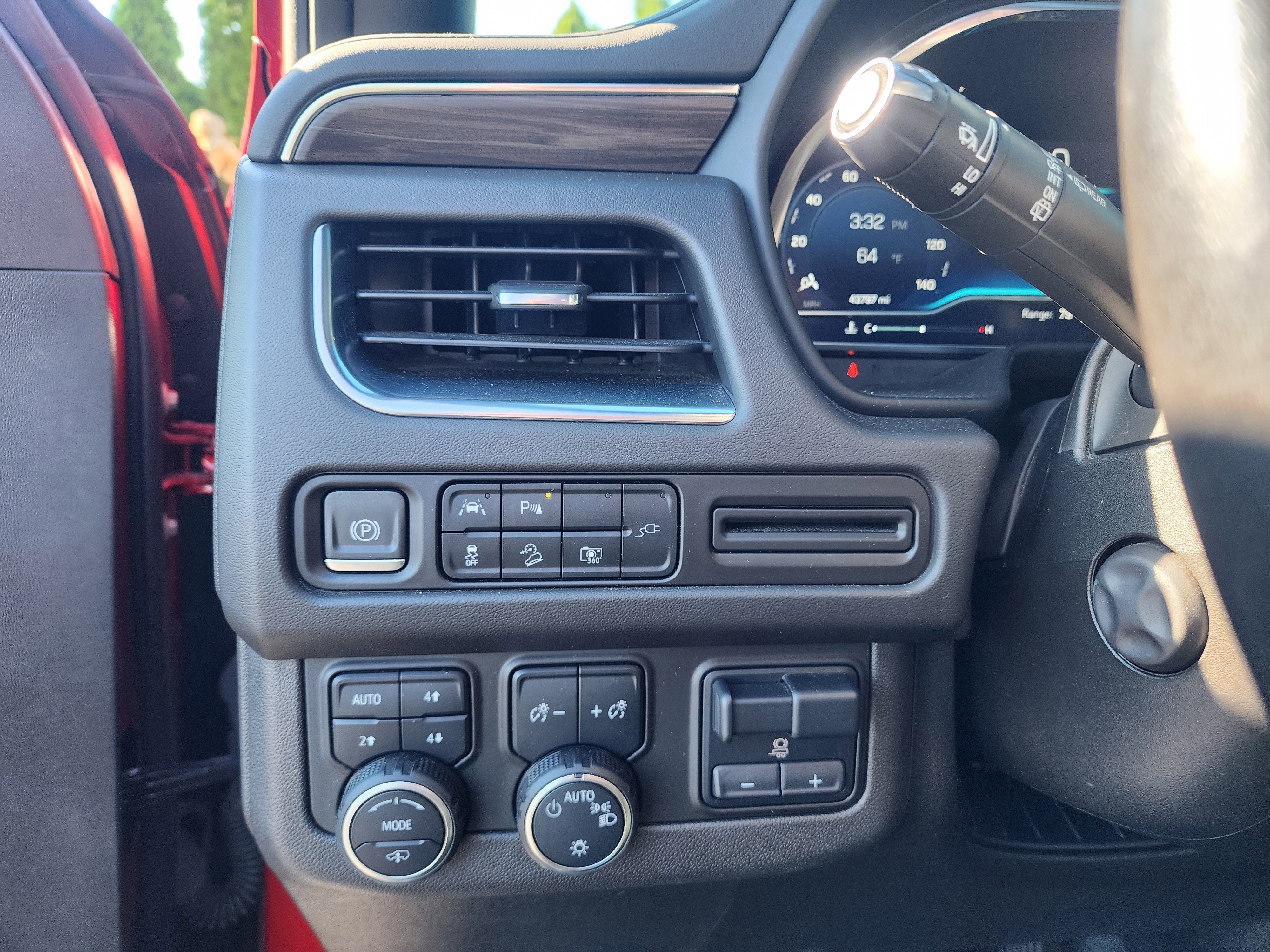 Used 2022 Chevrolet Tahoe Z71 w/ Z71 Off-Road Package image 29