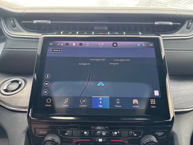 Used 2023 Jeep Grand Cherokee Overland AWD/4WD image 16