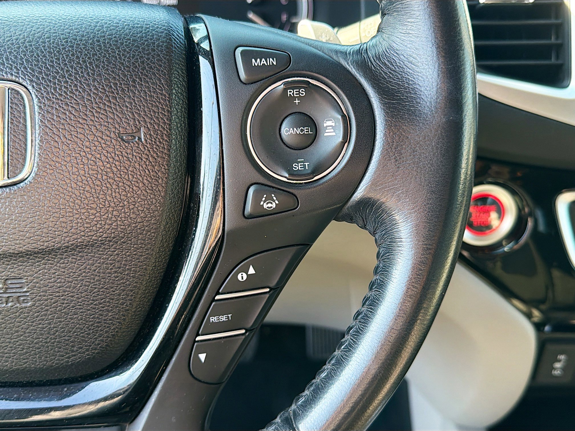 Used 2017 Honda Pilot Touring image 40