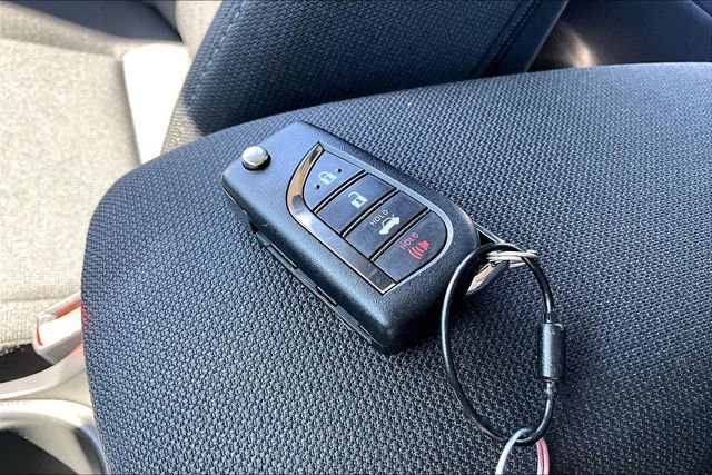 Used 2025 Toyota Corolla LE image 32