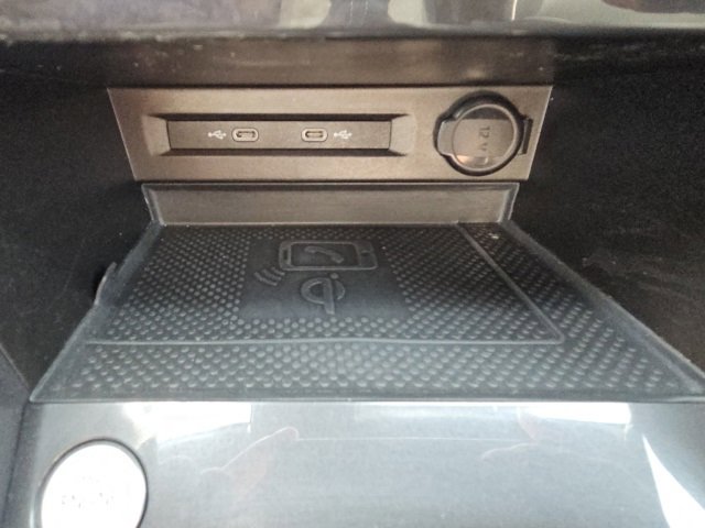 Used 2022 Volkswagen Tiguan SEL R-Line image 27