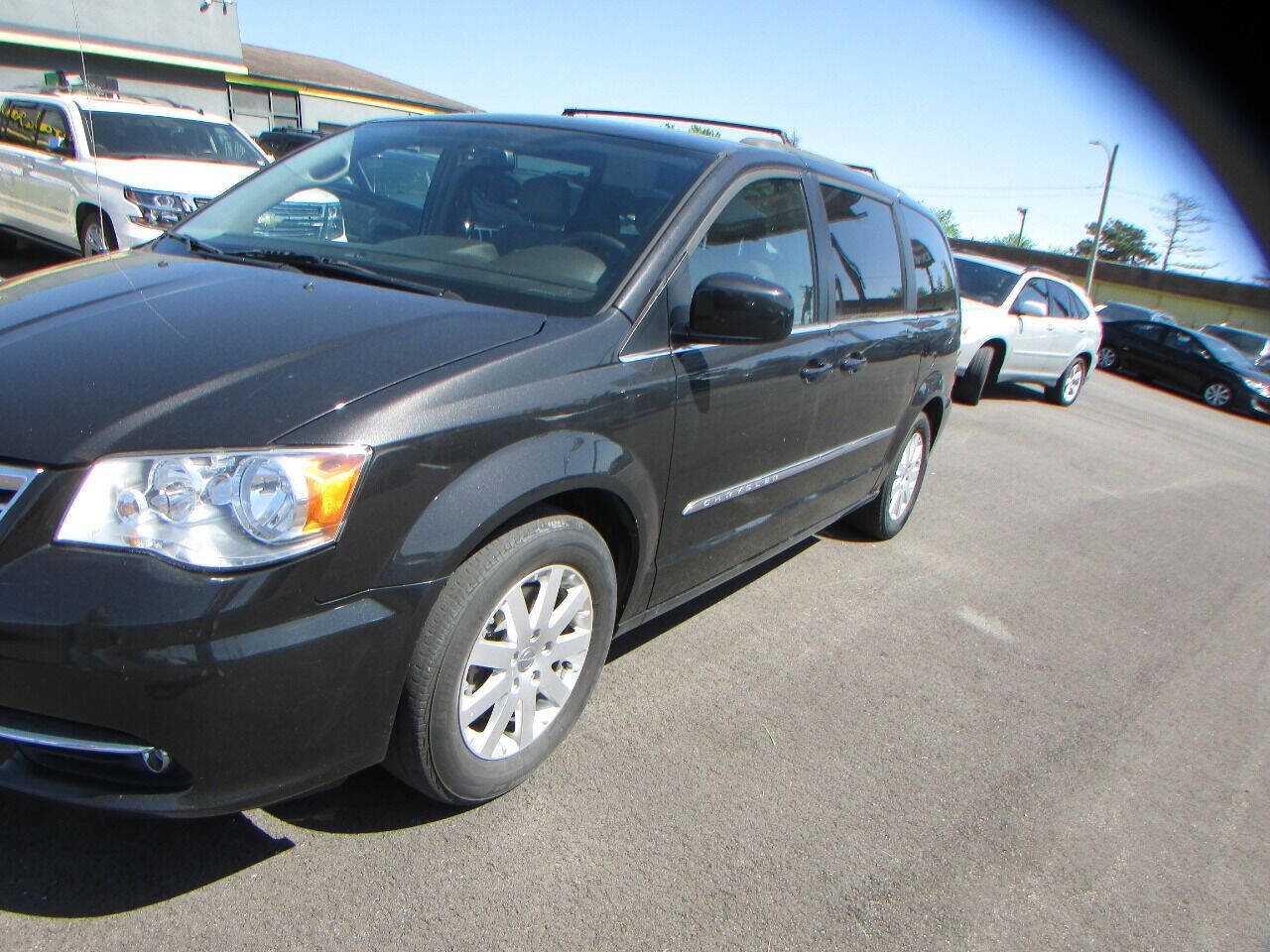 Used 2015 Chrysler Town & Country Touring image 33