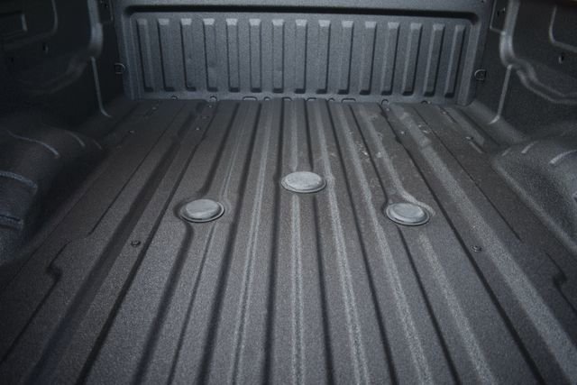 Used 2017 Nissan Titan SV image 9