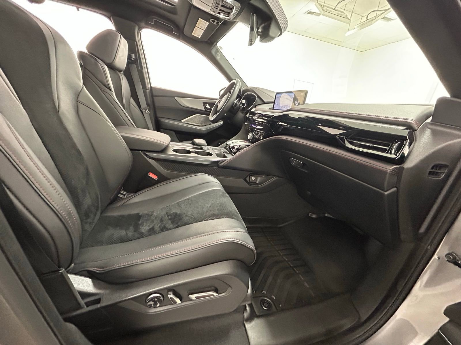 Used 2022 Acura MDX A-Spec image 41