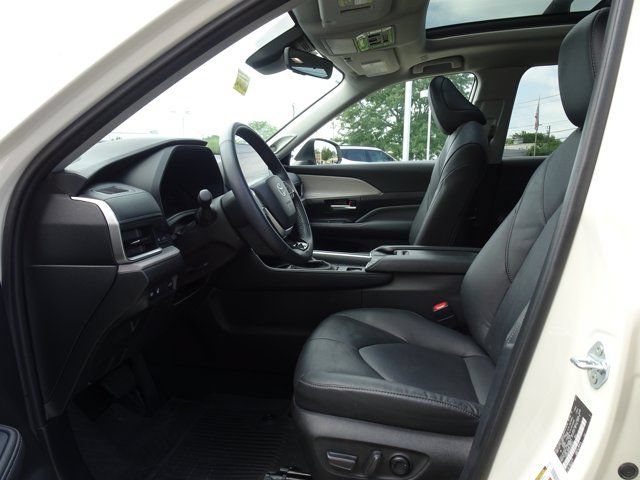 Used 2024 Toyota Grand Highlander AWD image 8