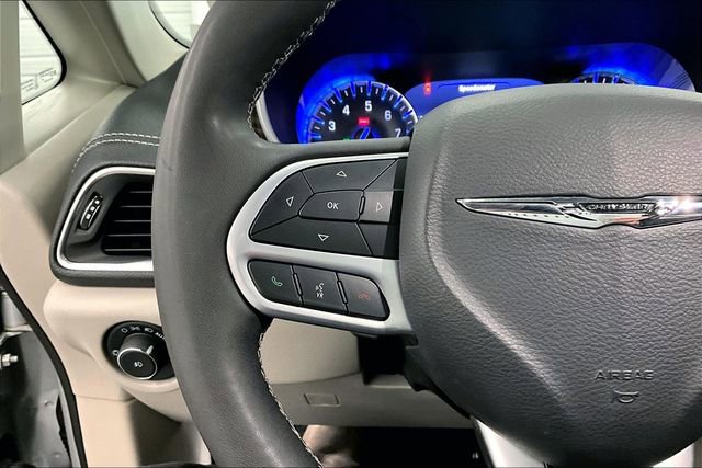 Used 2024 Chrysler Pacifica Limited image 25