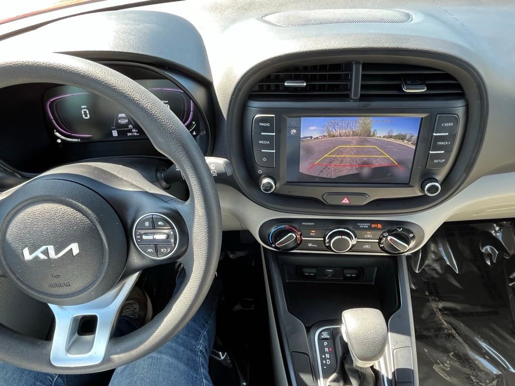 Used 2023 Kia Soul LX FWD image 14