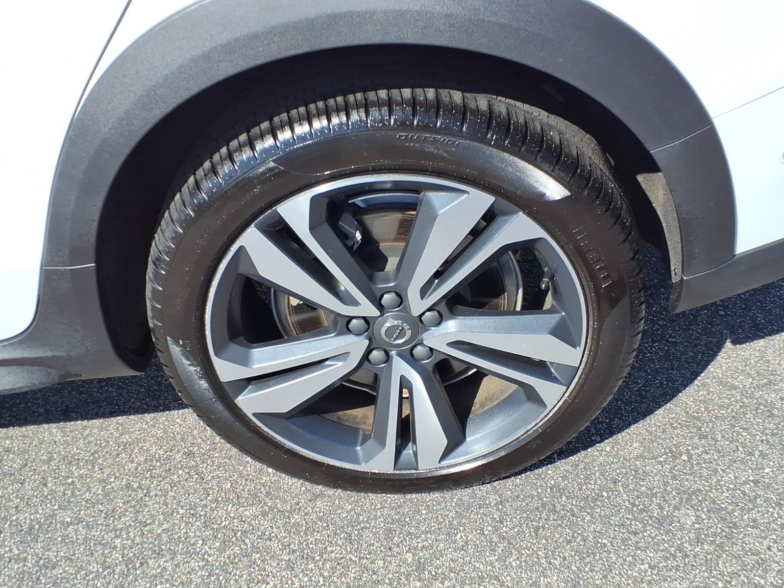 Certified 2025 Volvo V60 B5 Cross Country Plus AWD/4WD image 11