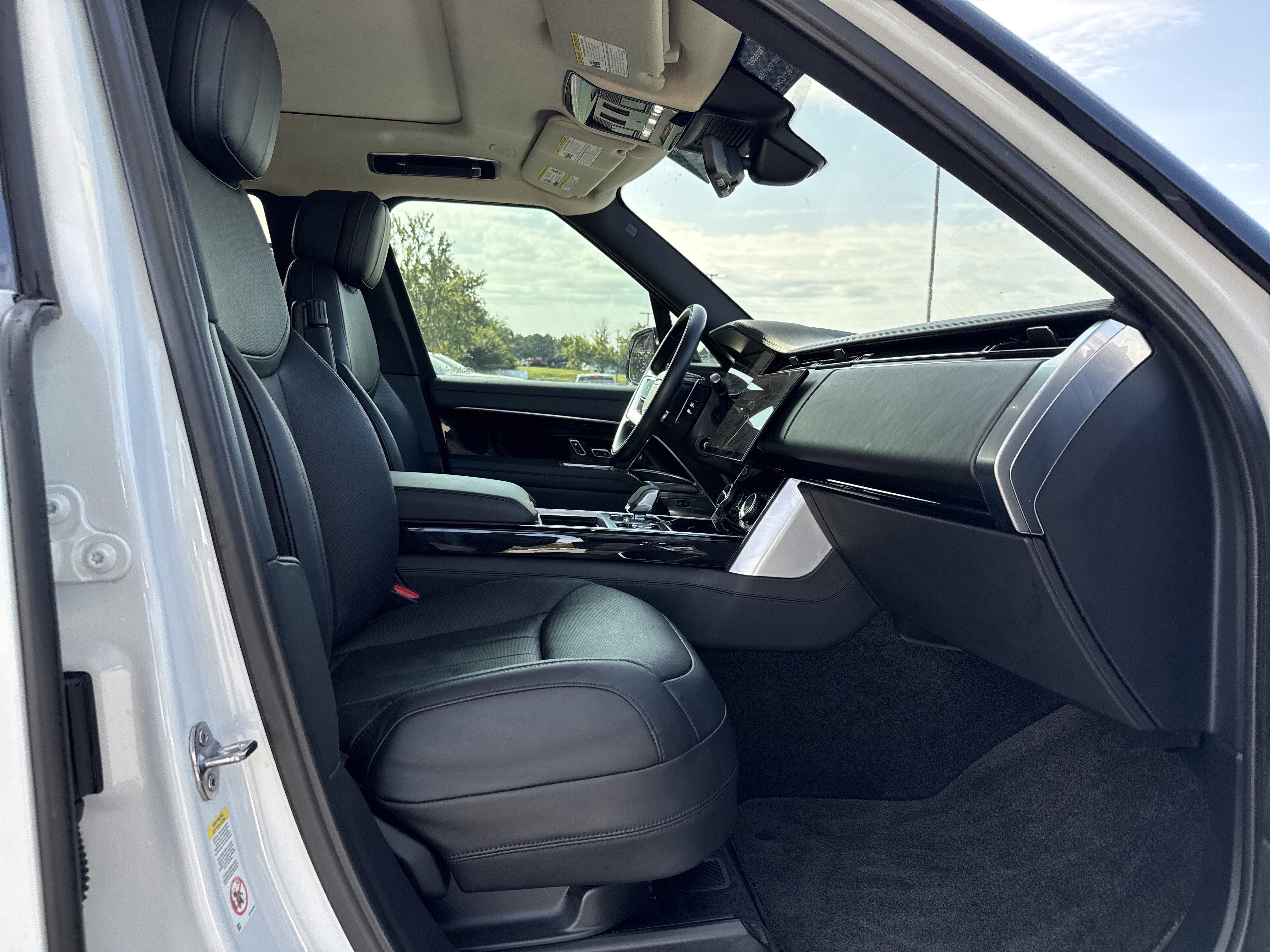 Used 2022 Land Rover Range Rover SE image 31