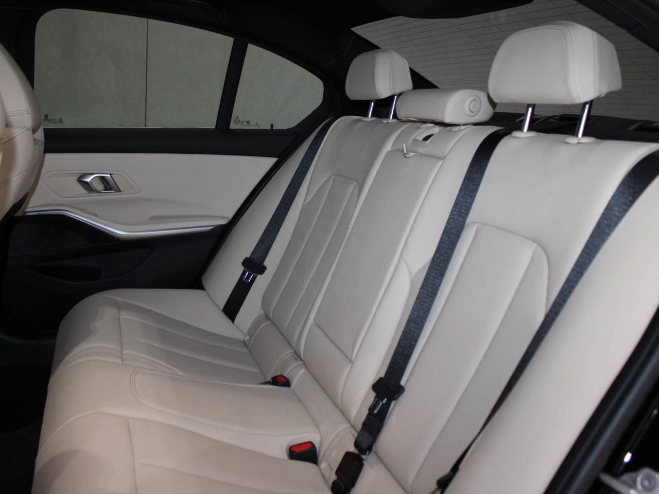 Used 2026 BMW 330i Sedan w/ Convenience Package RWD image 17