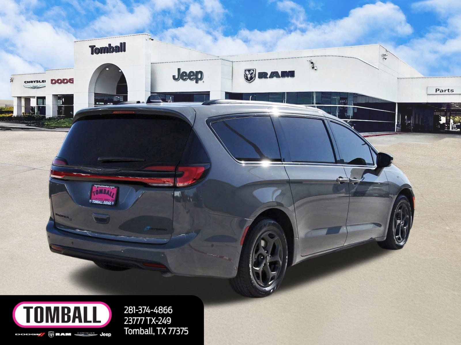 Used 2024 Chrysler Pacifica Premium image 7