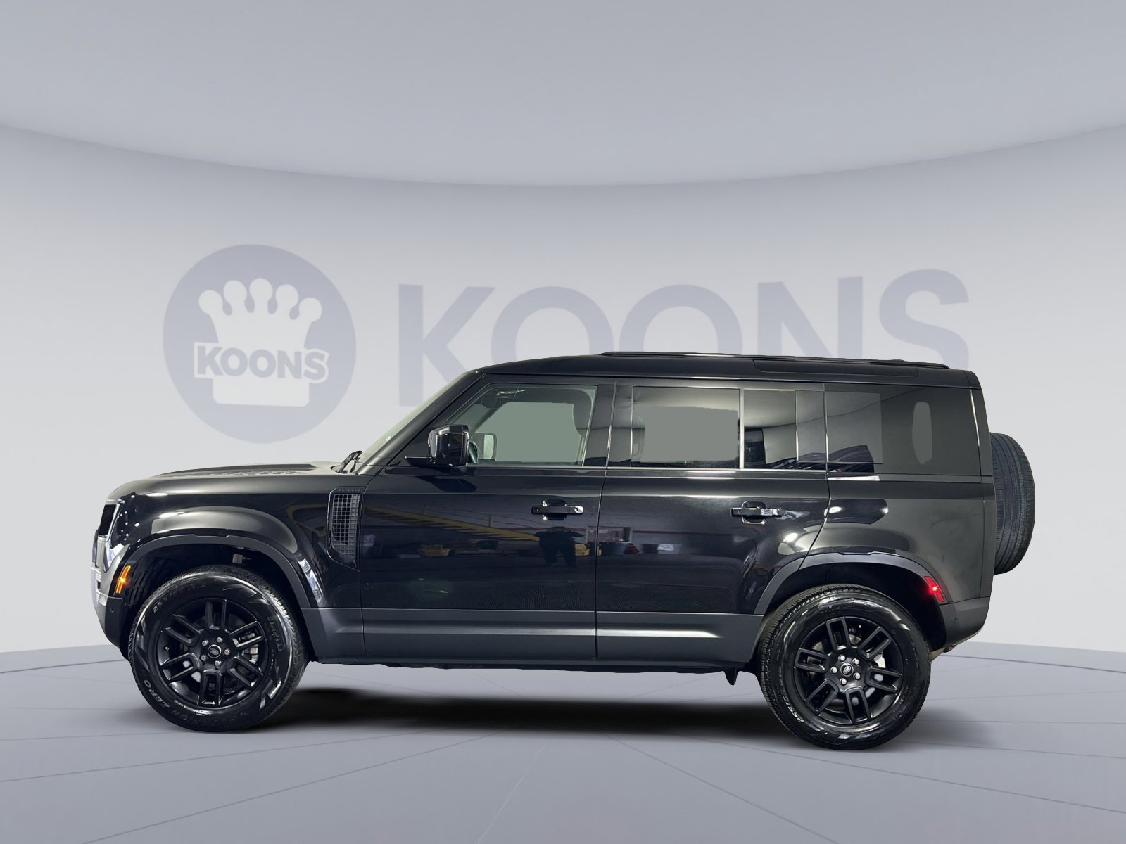 Used 2025 Land Rover Defender 110 S image 2