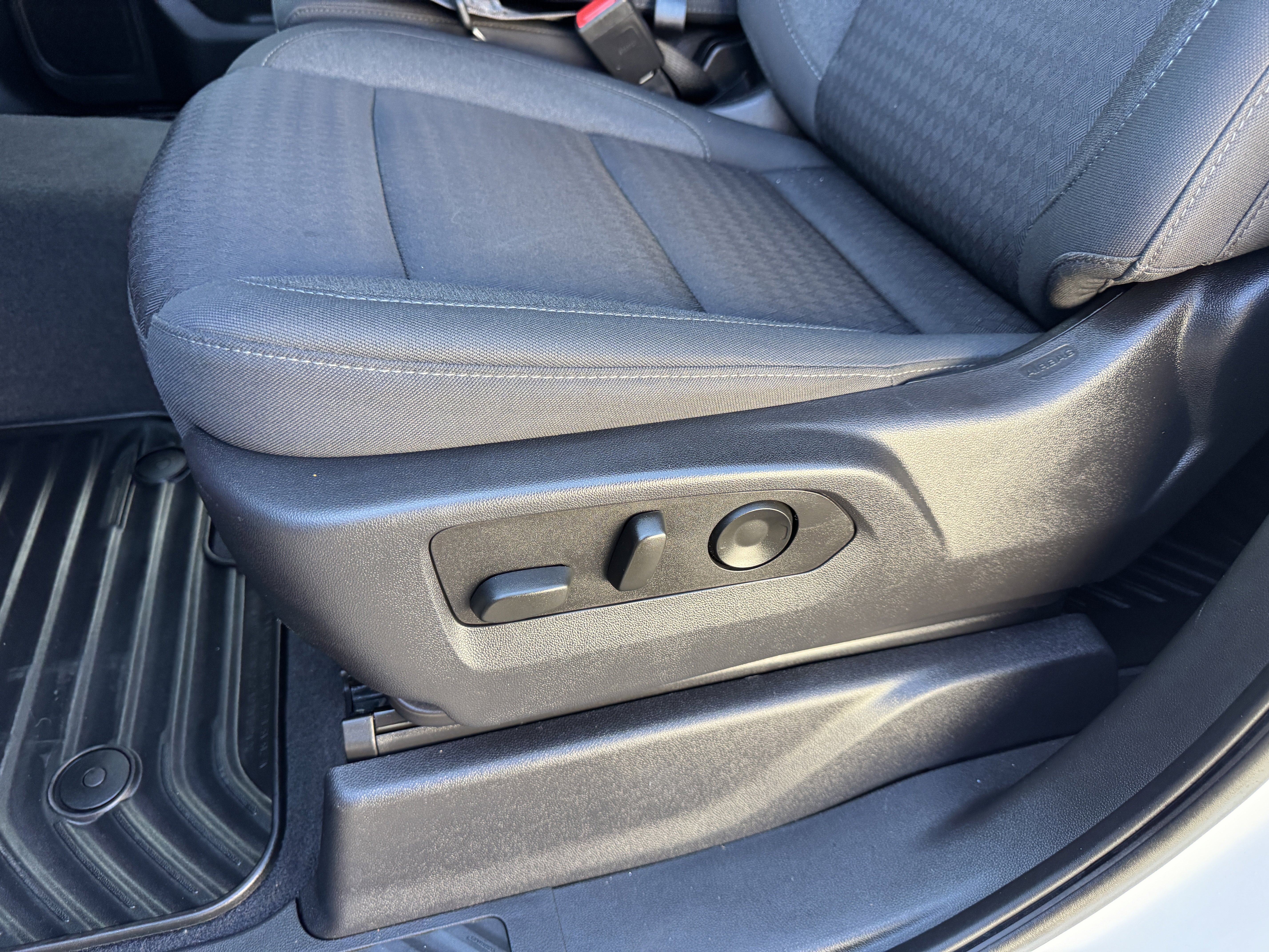 Used 2023 Chevrolet Silverado 1500 Custom image 14