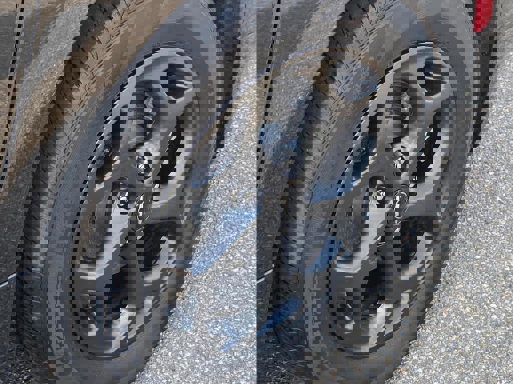 Used 2023 Chrysler Pacifica Limited w/ Uconnect Theater Family Group image 25