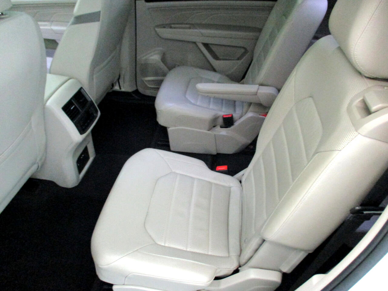 Used 2021 Volkswagen Atlas SEL Premium image 13