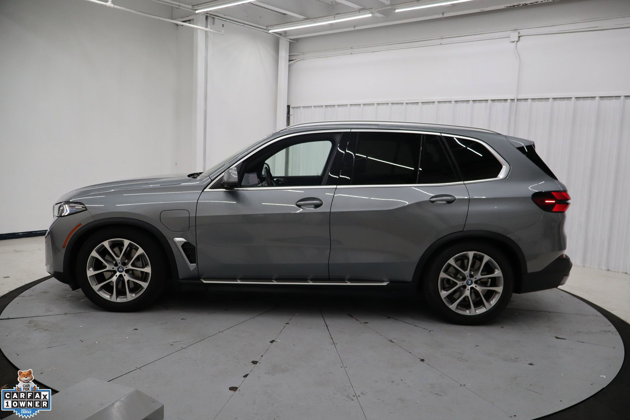 Used 2025 BMW X5 xDrive50e image 9