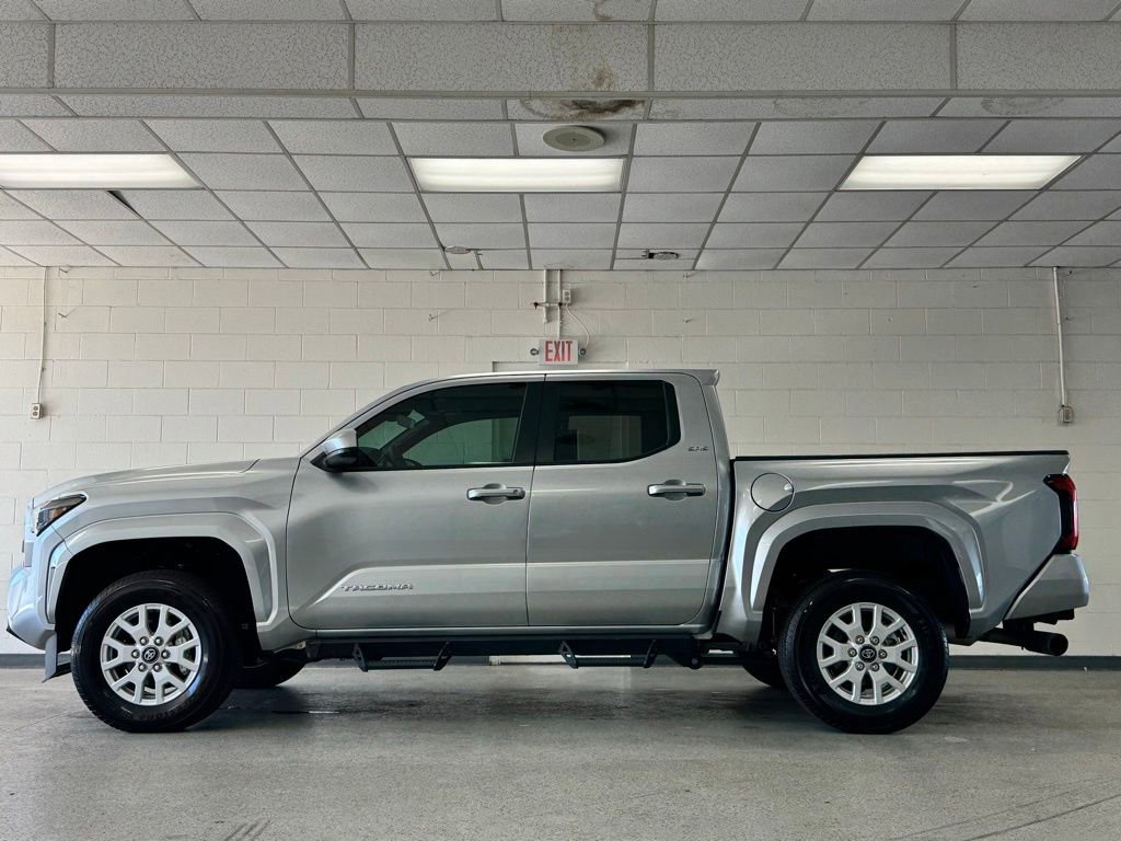 Used 2024 Toyota Tacoma SR5 AWD/4WD image 4