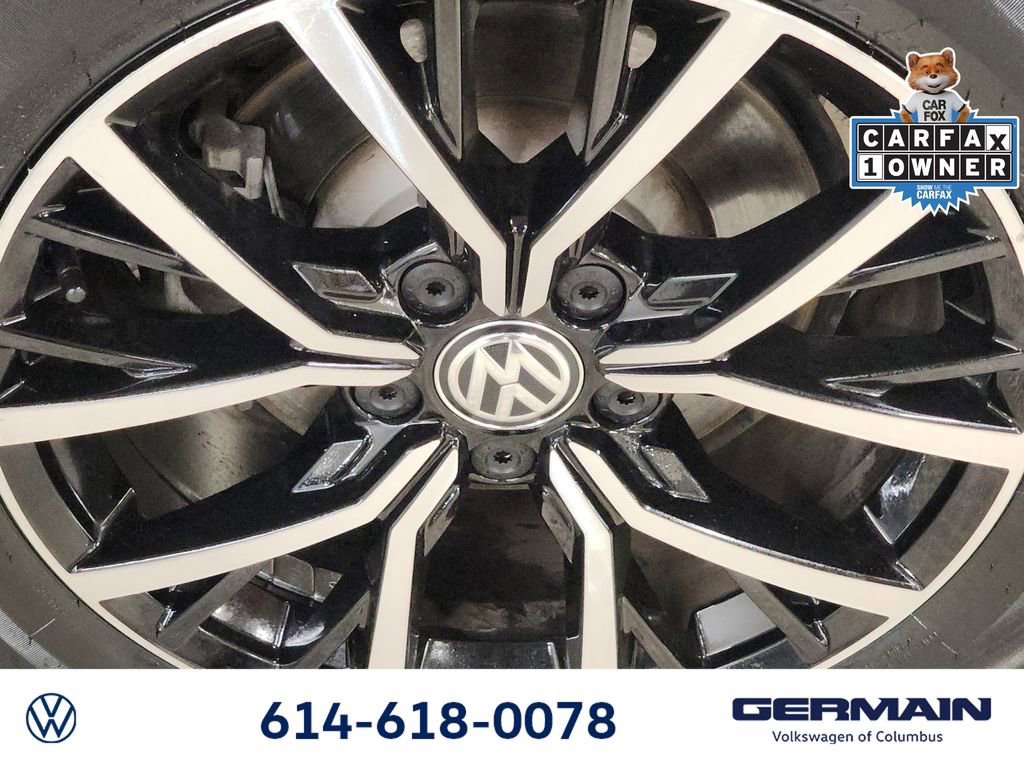 Used 2021 Volkswagen Tiguan SE w/ Panoramic Sunroof Package image 16