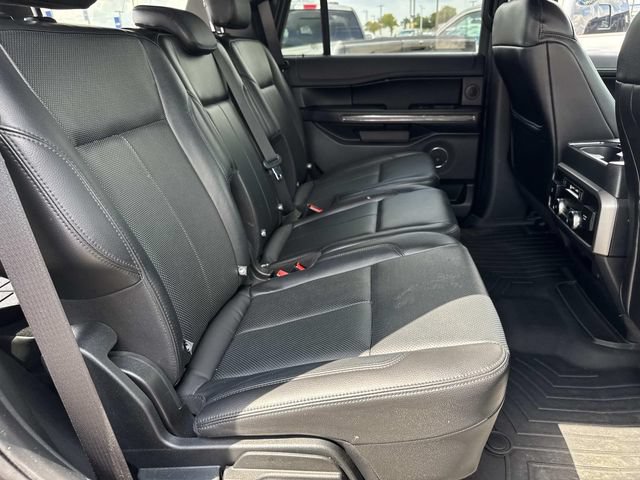 Used 2018 Ford Expedition XLT w/ Equipment Group 202A RWD image 12