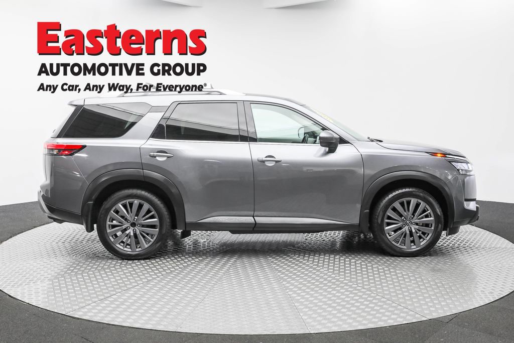 Used 2023 Nissan Pathfinder SL w/ SL Premium Package image 4