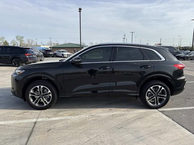 Used 2025 Audi Q5 Premium w/ Convenience Package image 4