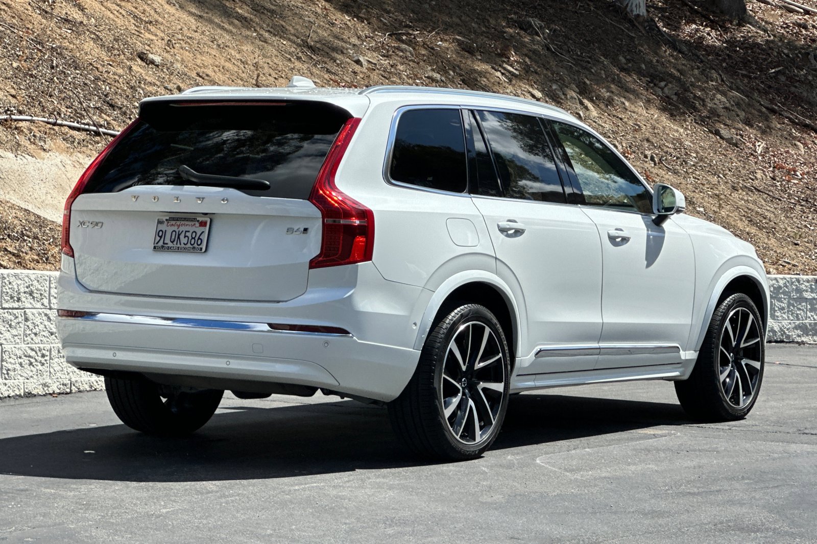 Certified 2024 Volvo XC90 B6 Ultimate w/ Protection Package Premier image 4