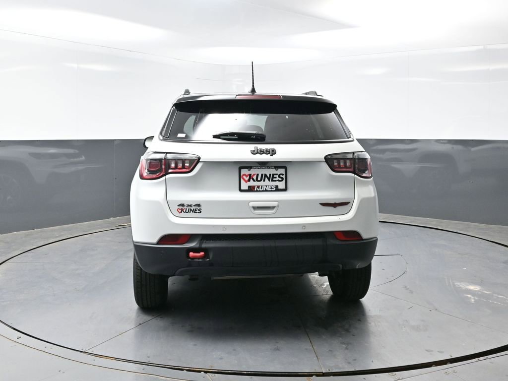 Used 2025 Jeep Compass Trailhawk AWD/4WD image 13
