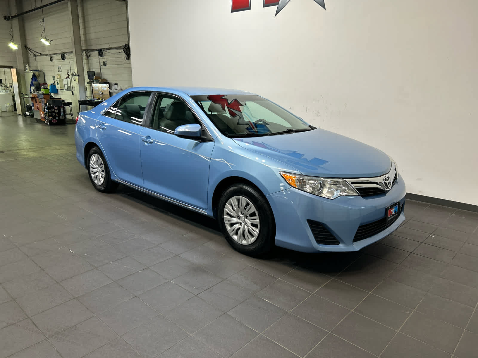 Used 2012 Toyota Camry LE FWD image 2