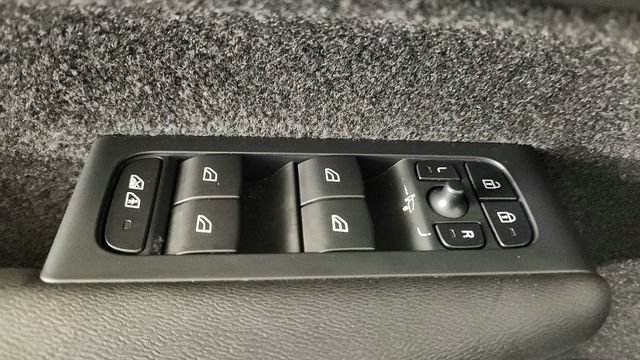 Certified 2023 Volvo C40 P8 Recharge Ultimate AWD/4WD image 10
