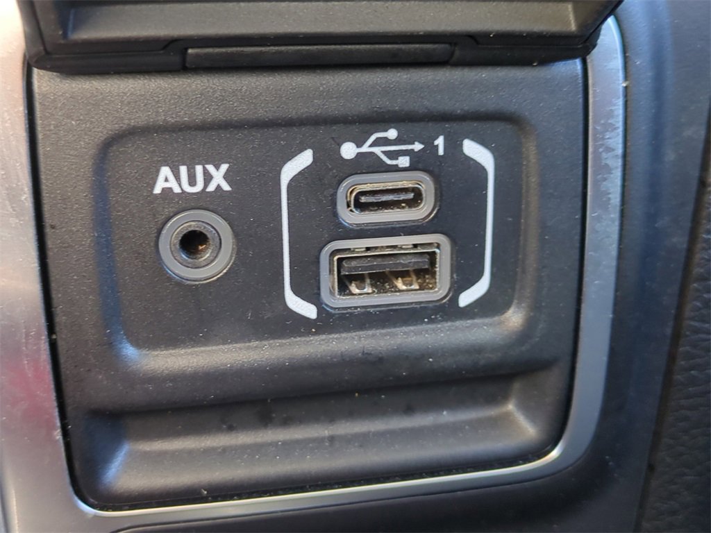 Used 2023 Jeep Wrangler Unlimited Sahara image 26